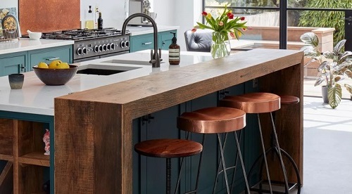 Dapur Minimalis Ukuran Kecil Menggunakan Meja dan Kursi Bar